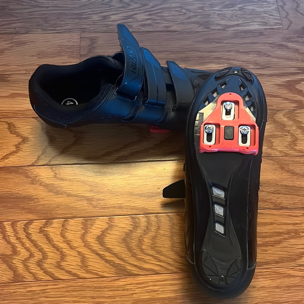 Men’s spin shoes. Size 42
